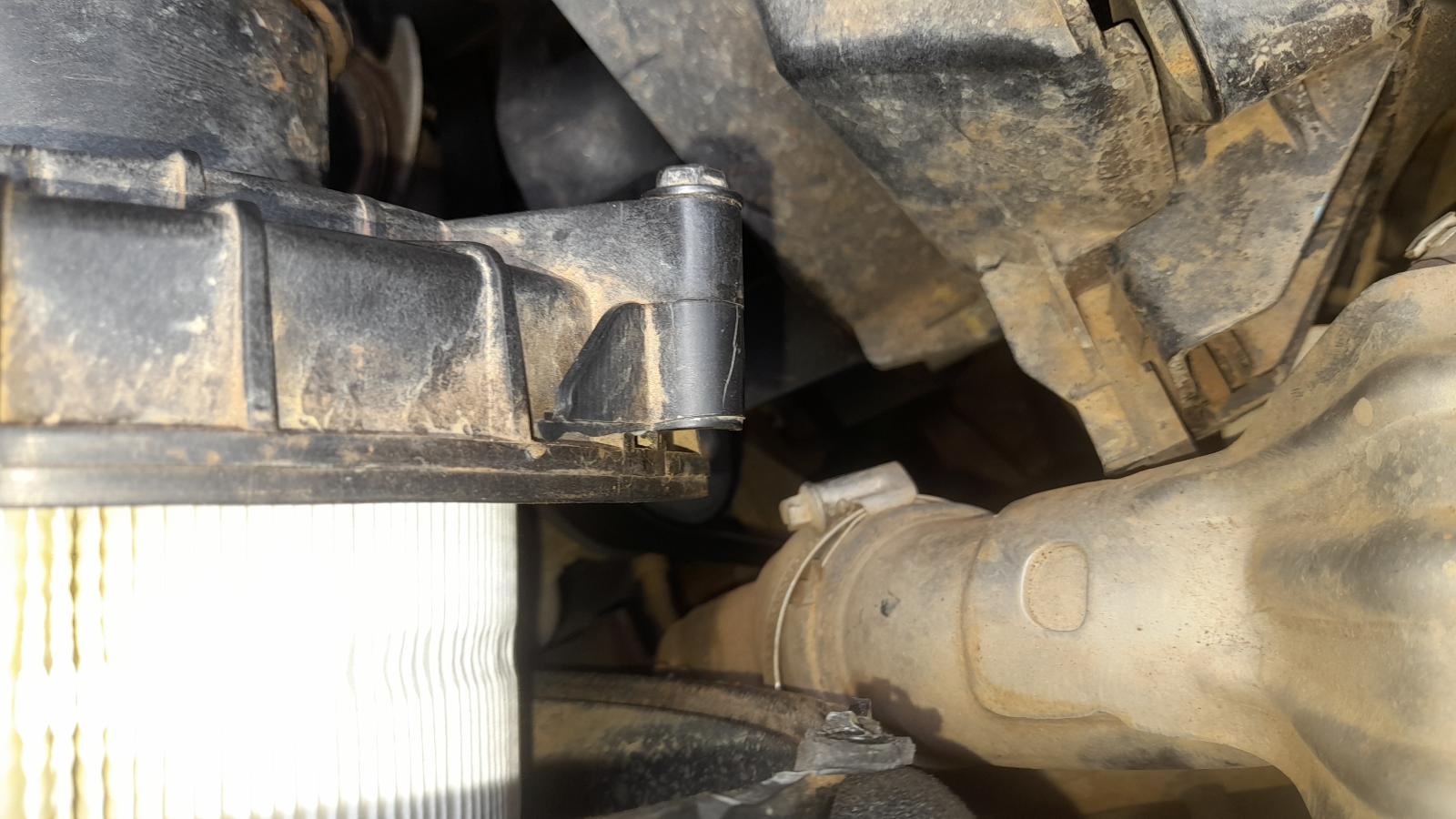 View Auto part Air Cleaner/Box Holden Colorado 2014