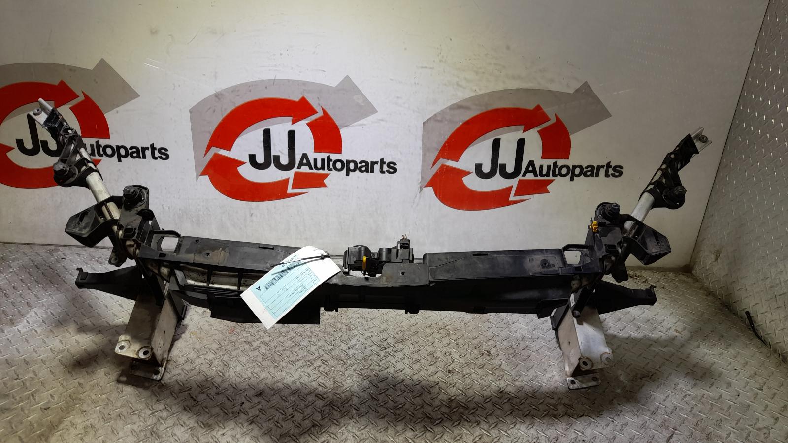 View Auto part Radiator Support Mercedes B Class 2015