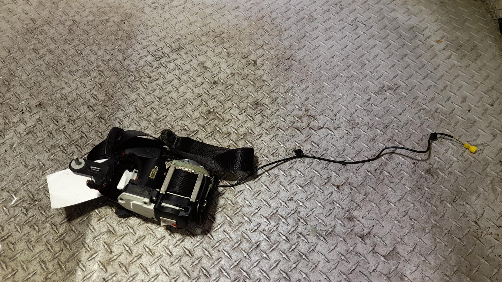 View Auto part Seatbelt/Stalk Mercedes B Class 2015