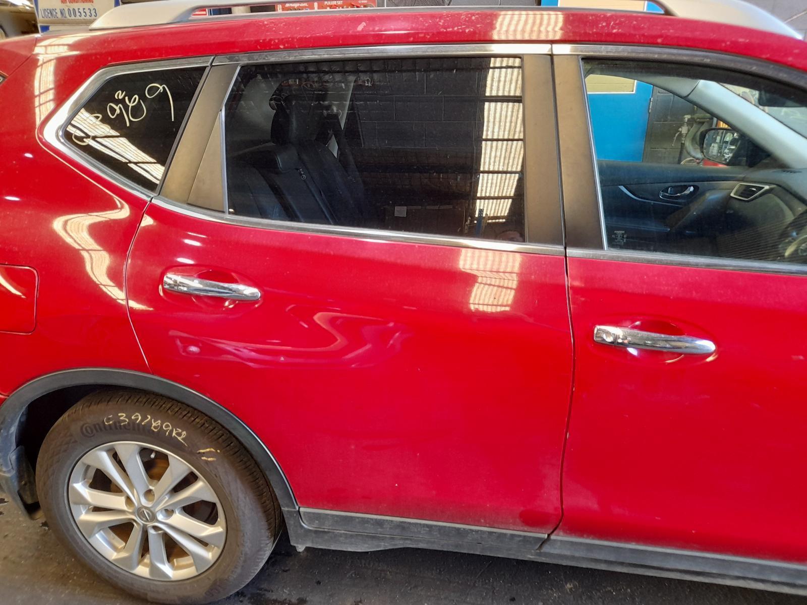 View Auto part Right Rear Side Glass Nissan Xtrail 2015