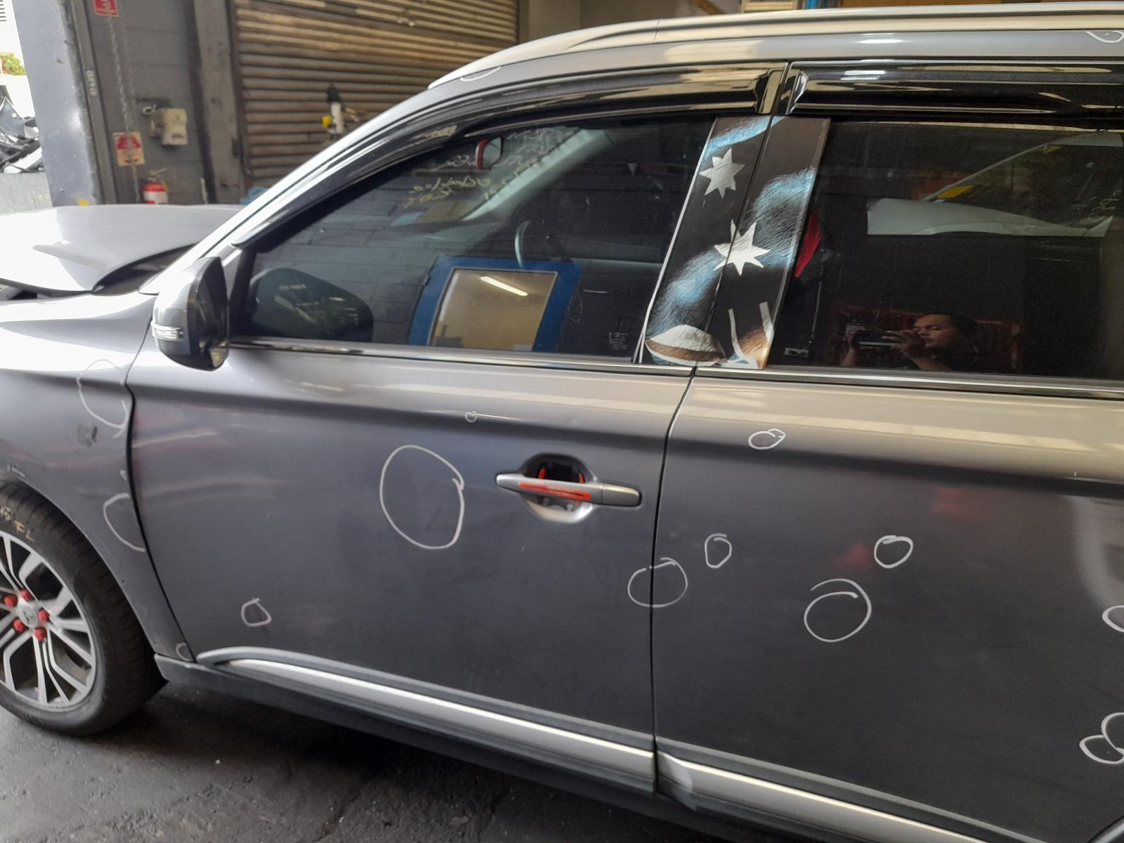 View Auto part Left Front Door Window Mitsubishi Outlander 2017