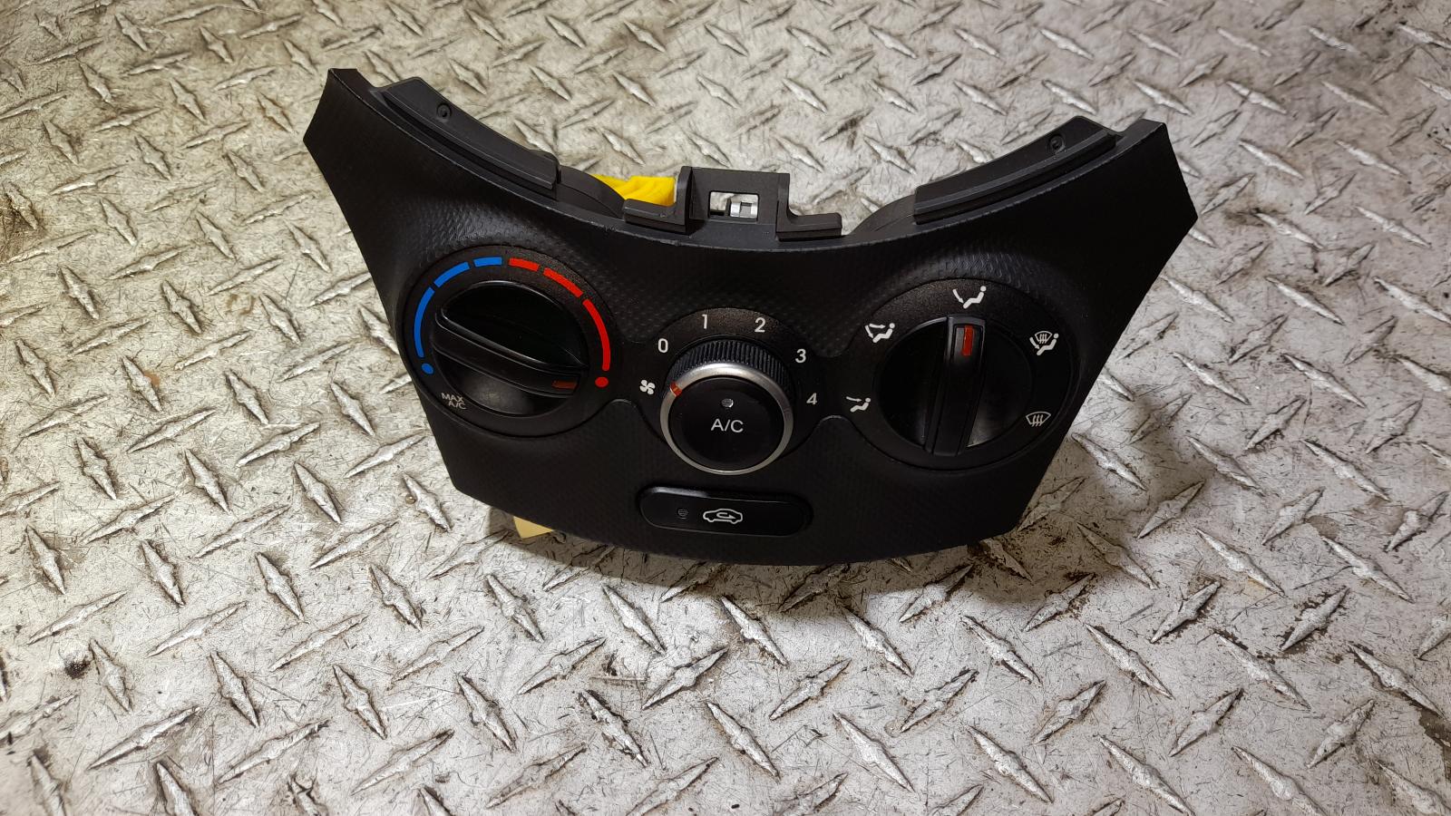 View Auto part Heater/Ac Controls Hyundai Accent 2019