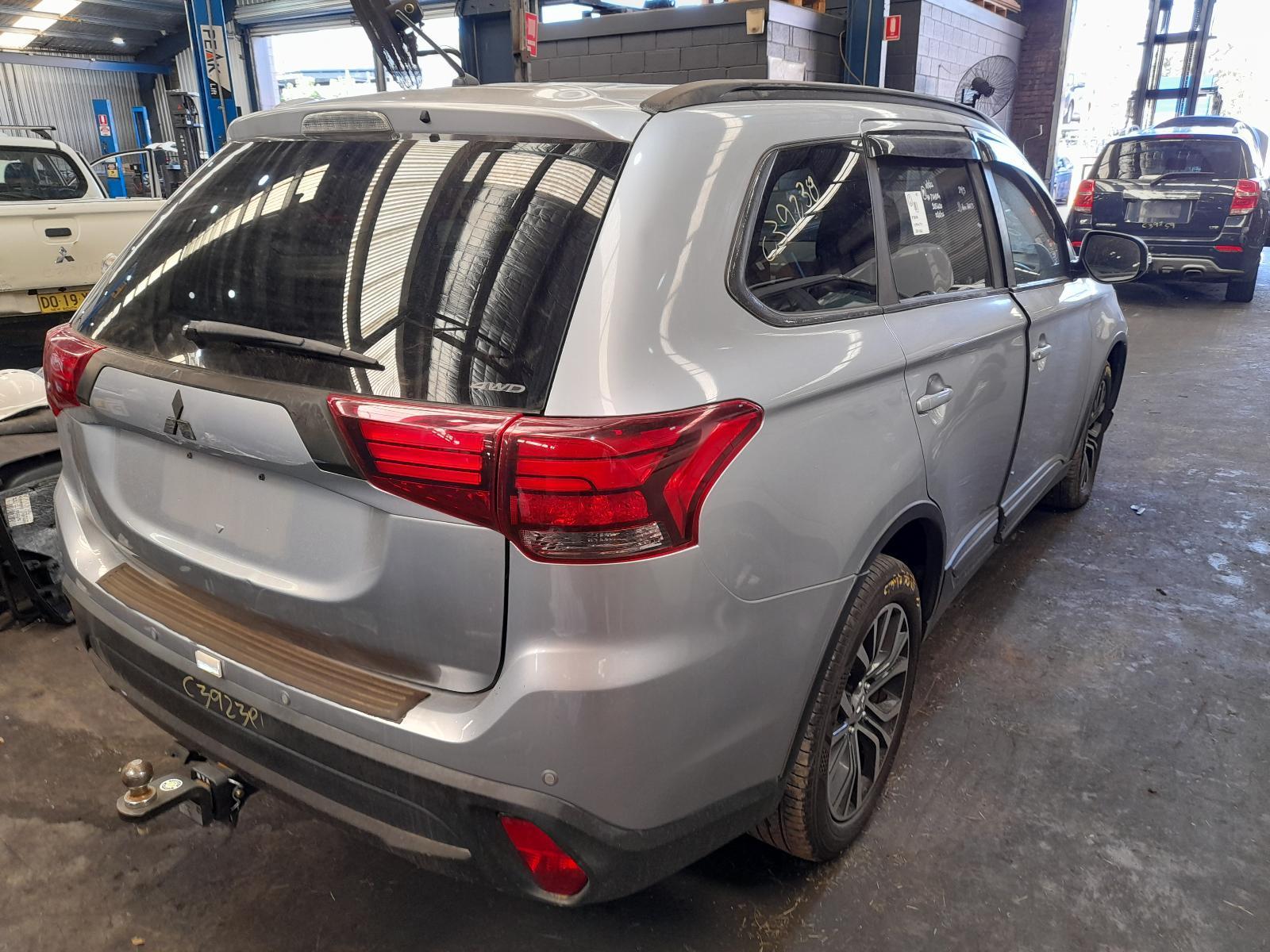 View Auto part Trans/Gearbox Mitsubishi Outlander 2016