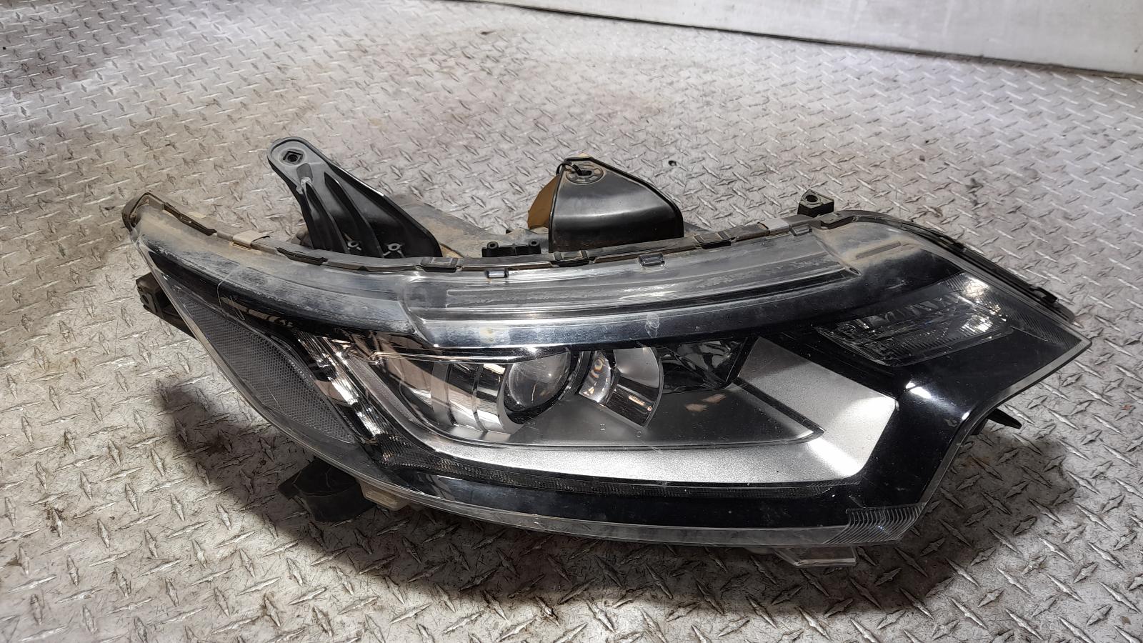 View Auto part Right Headlamp Mitsubishi Outlander 2016