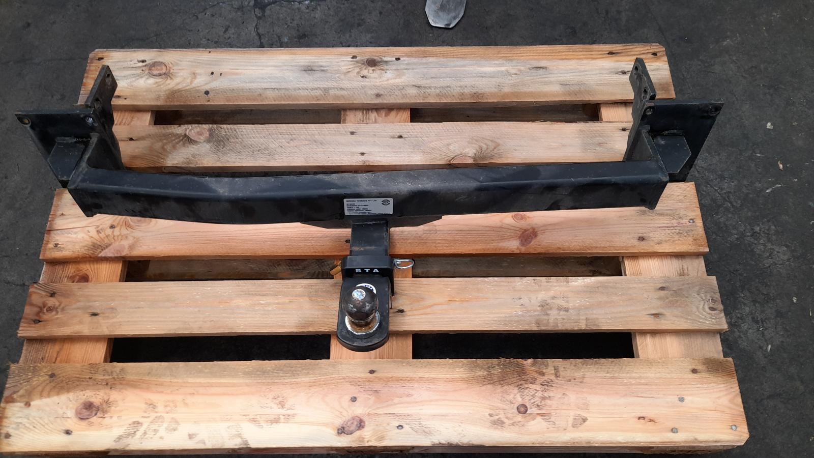 View Auto part Towbar Mitsubishi Outlander 2016