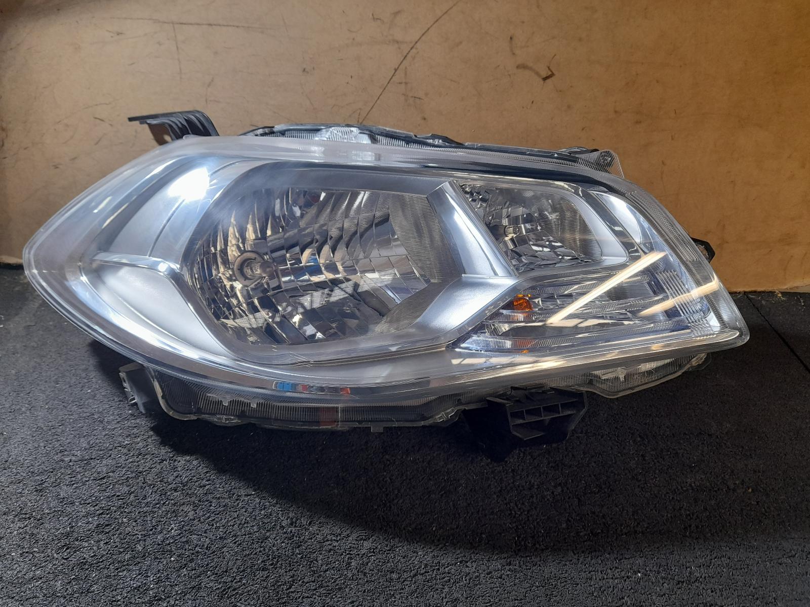 View Auto part Right Headlamp Suzuki S-cross 2014
