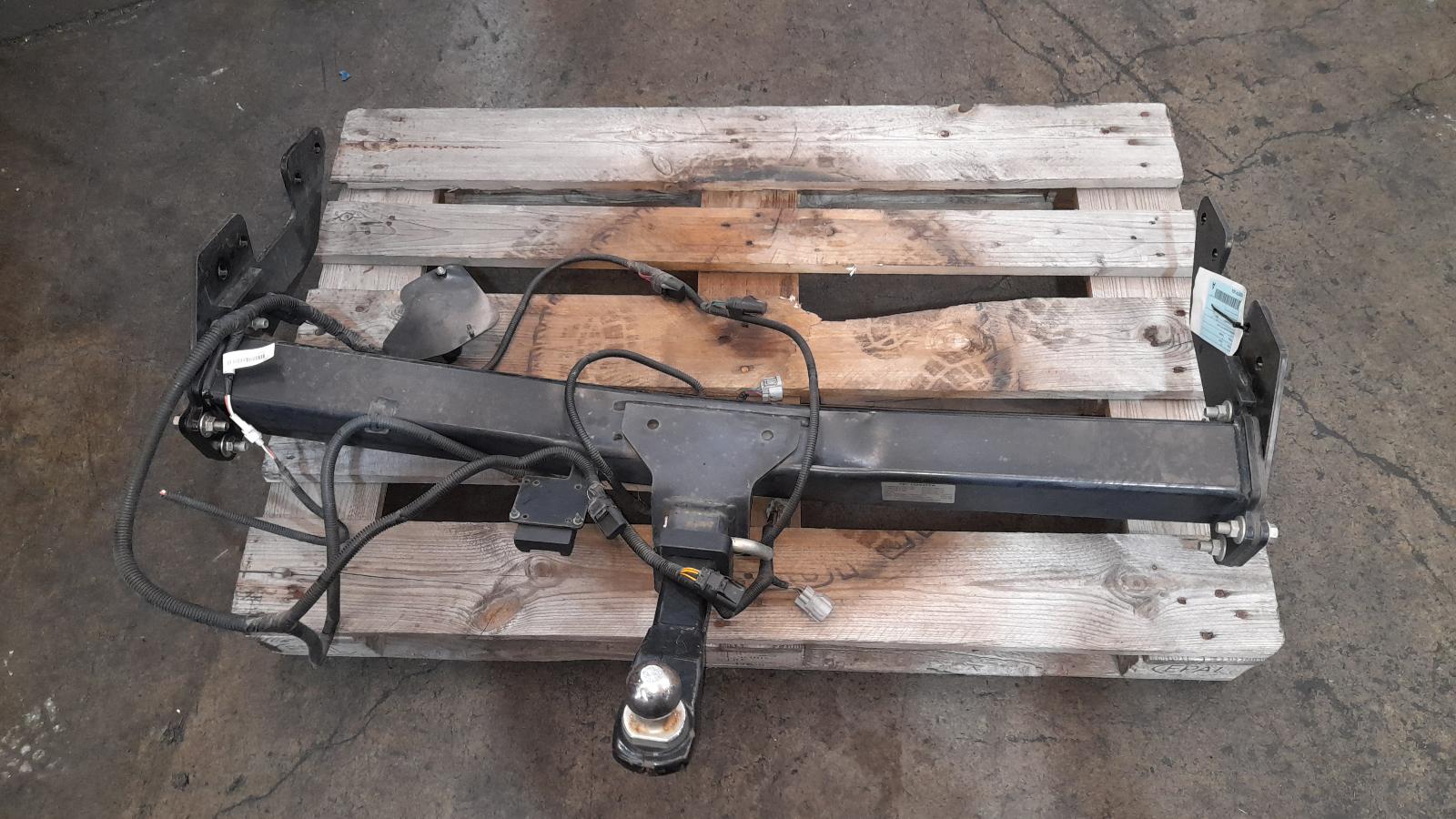 View Auto part Towbar Toyota Hilux 2023