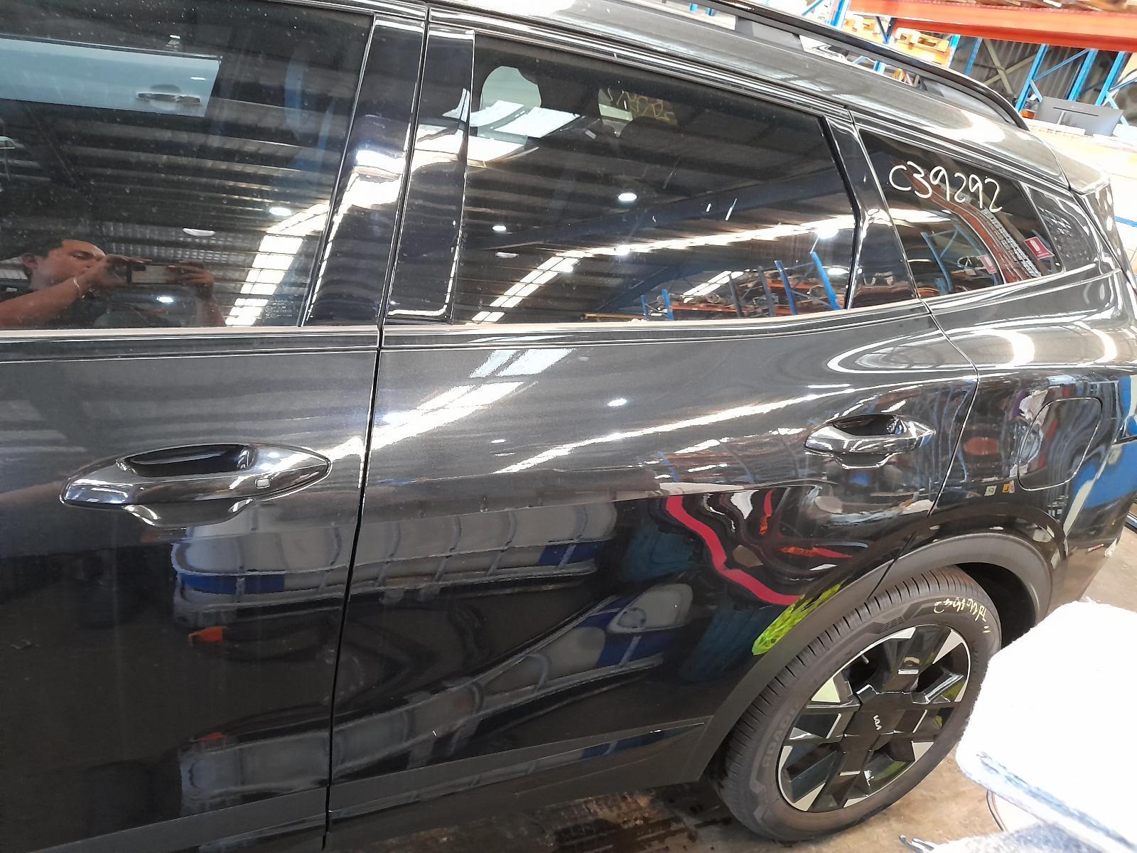 View Auto part Left Rear Side Glass Kia Sportage 2025