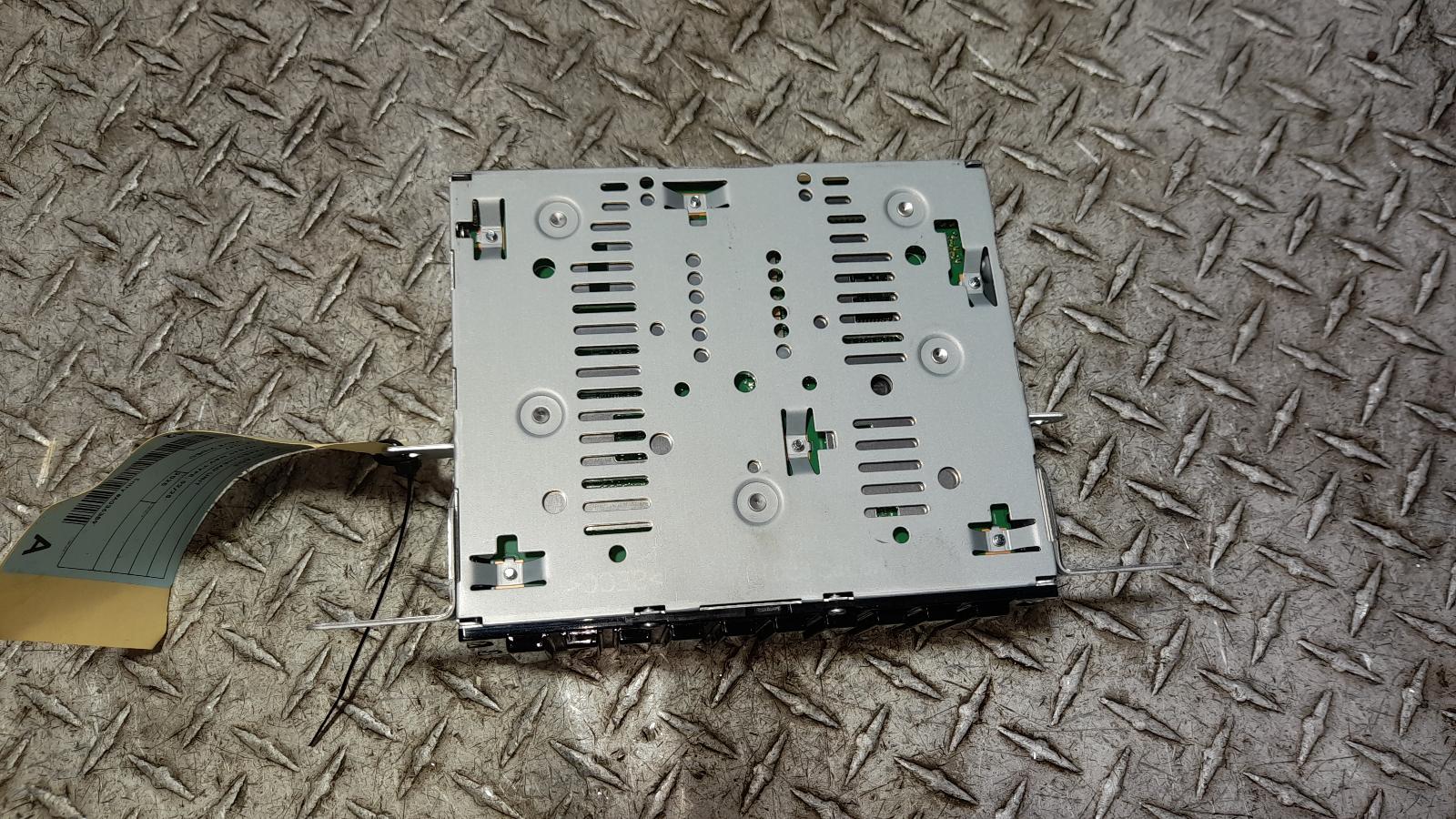 View Auto part Radio/Cd/Dvd/Sat/Tv Kia Sportage 2025