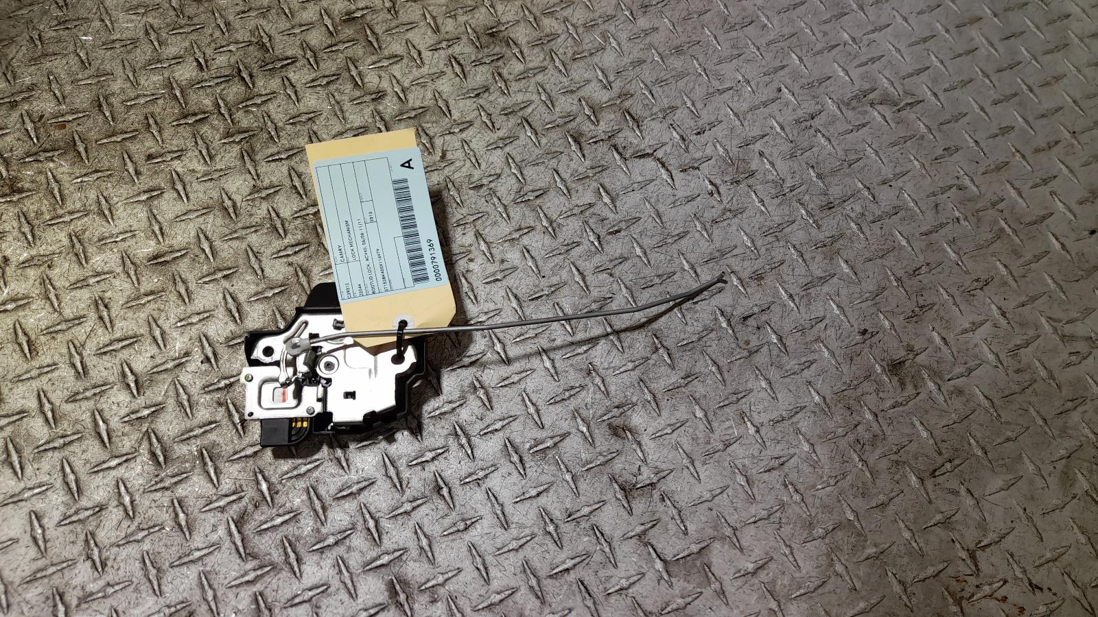 View Auto part Door/Boot/Gate Lock Toyota Camry 2010