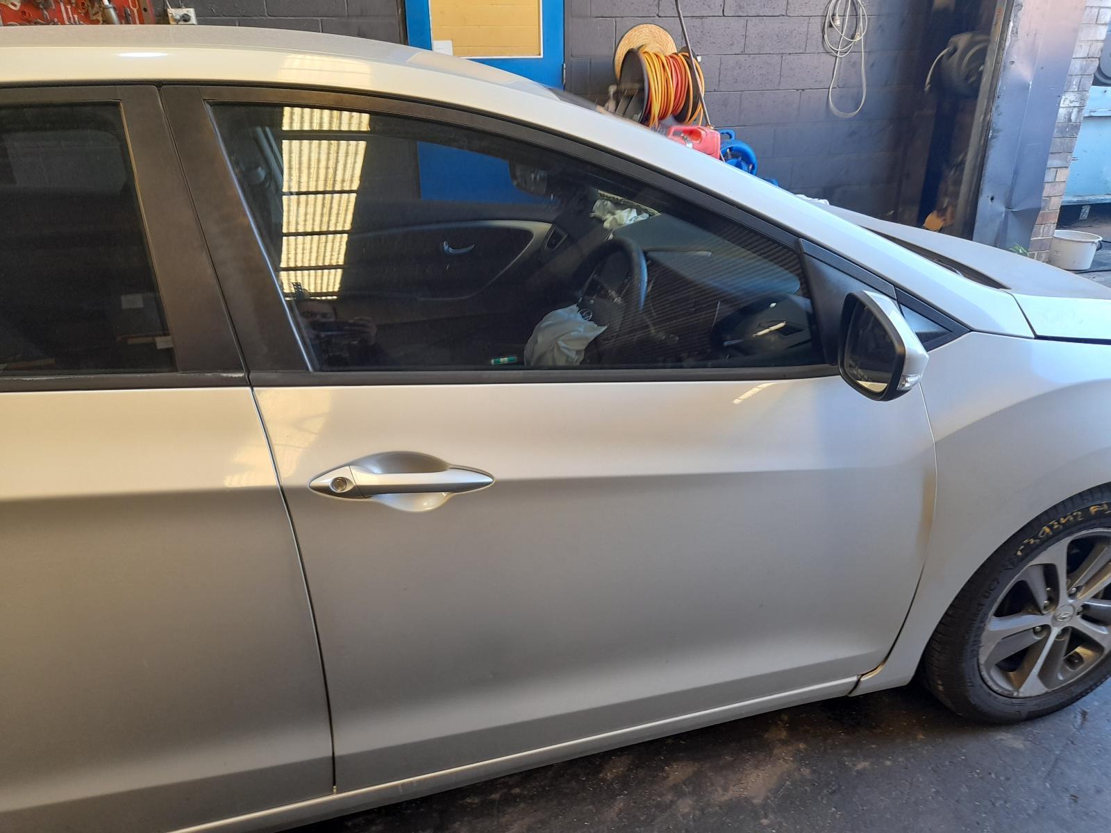 View Auto part Right Front Window Reg/Motor Hyundai I30 2016