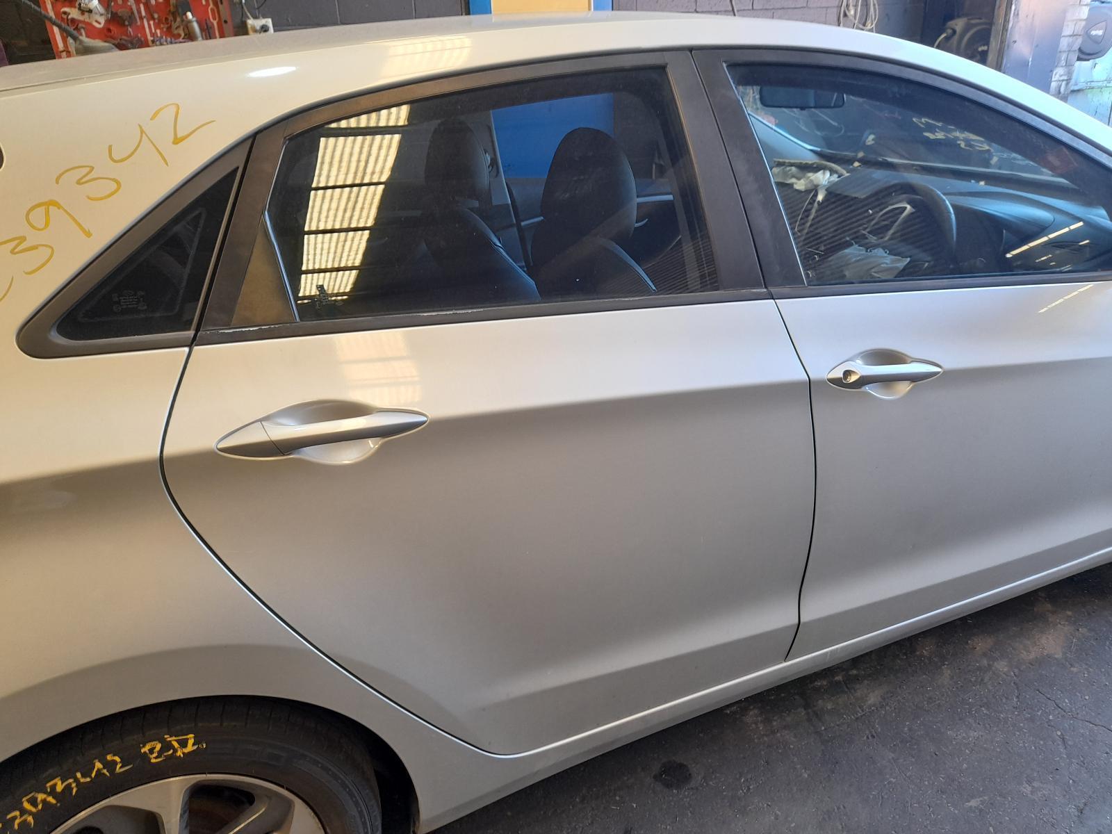 View Auto part Right Rear Door Sliding Hyundai I30 2016