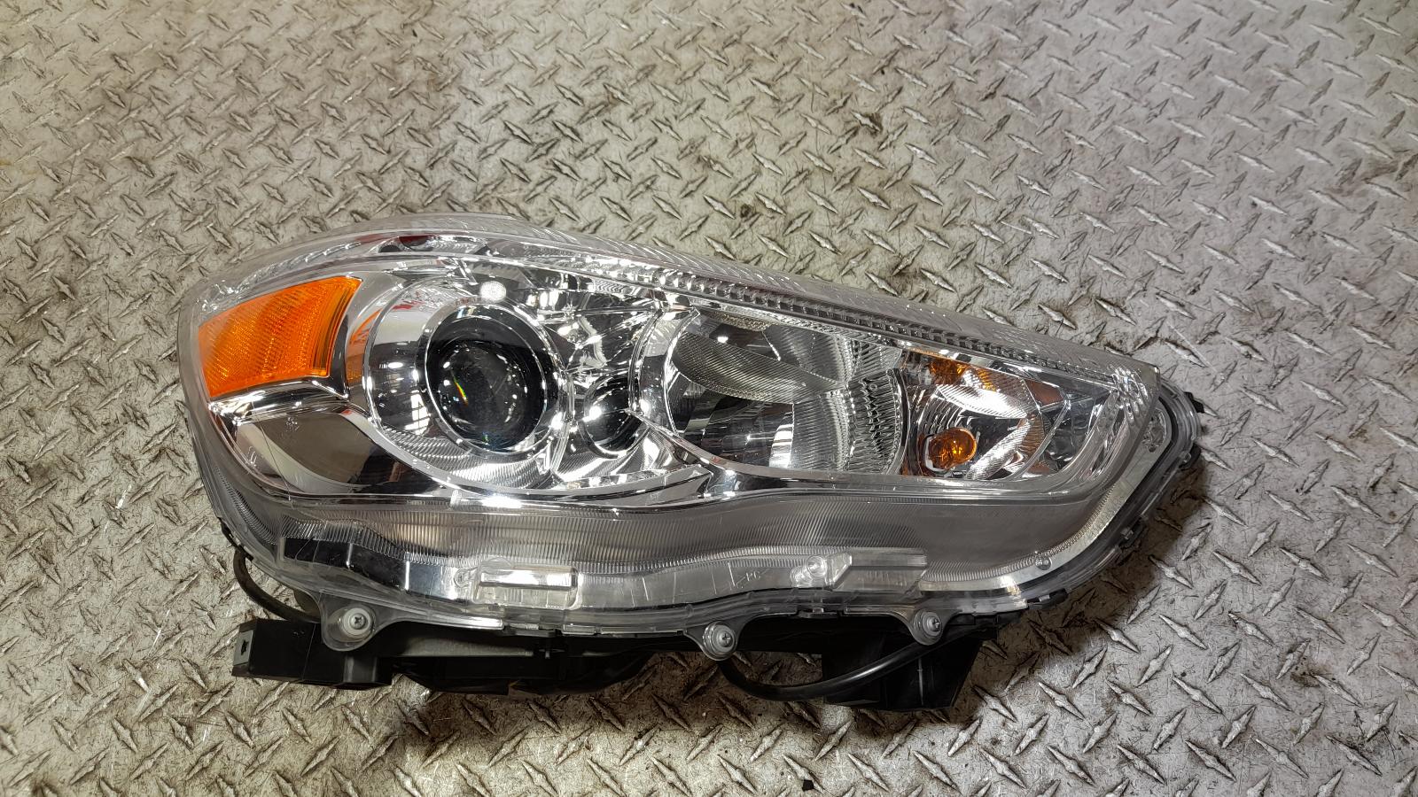 View Auto part Right Headlamp Mitsubishi Asx 2018