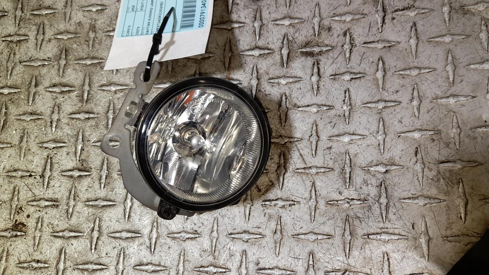 View Auto part Right Indicator/Fog/Side Mitsubishi Asx 2018