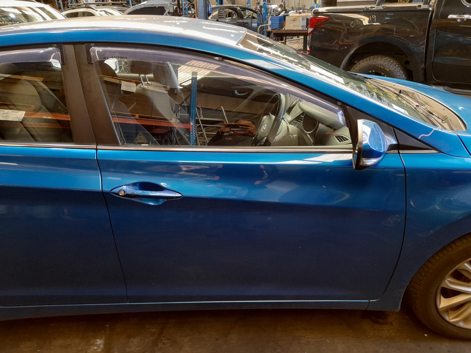 View Auto part Right Front Door Window Hyundai Elantra 2015