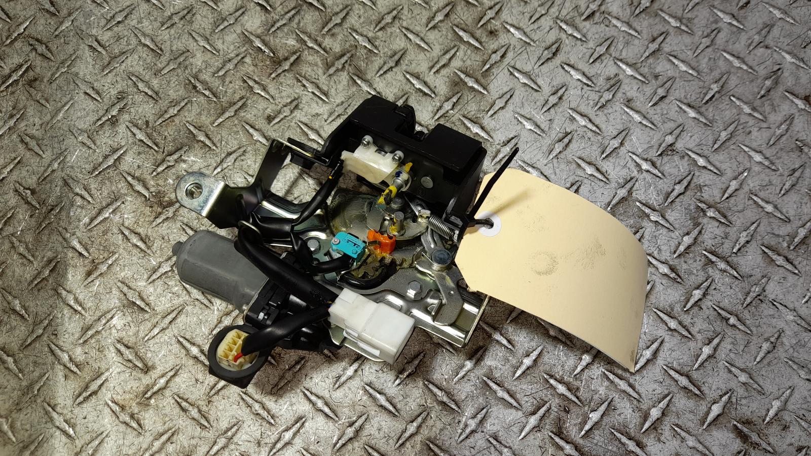 View Auto part Door/Boot/Gate Lock Subaru Outback 2016