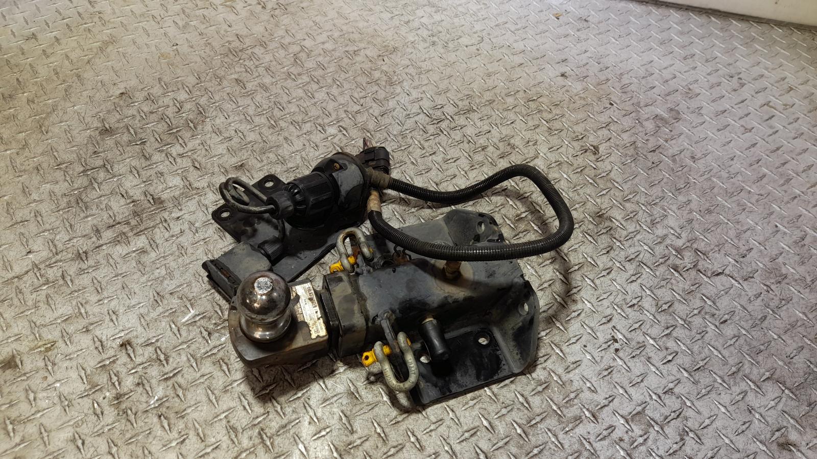 View Auto part Towbar Volkswagen Amarok 2016