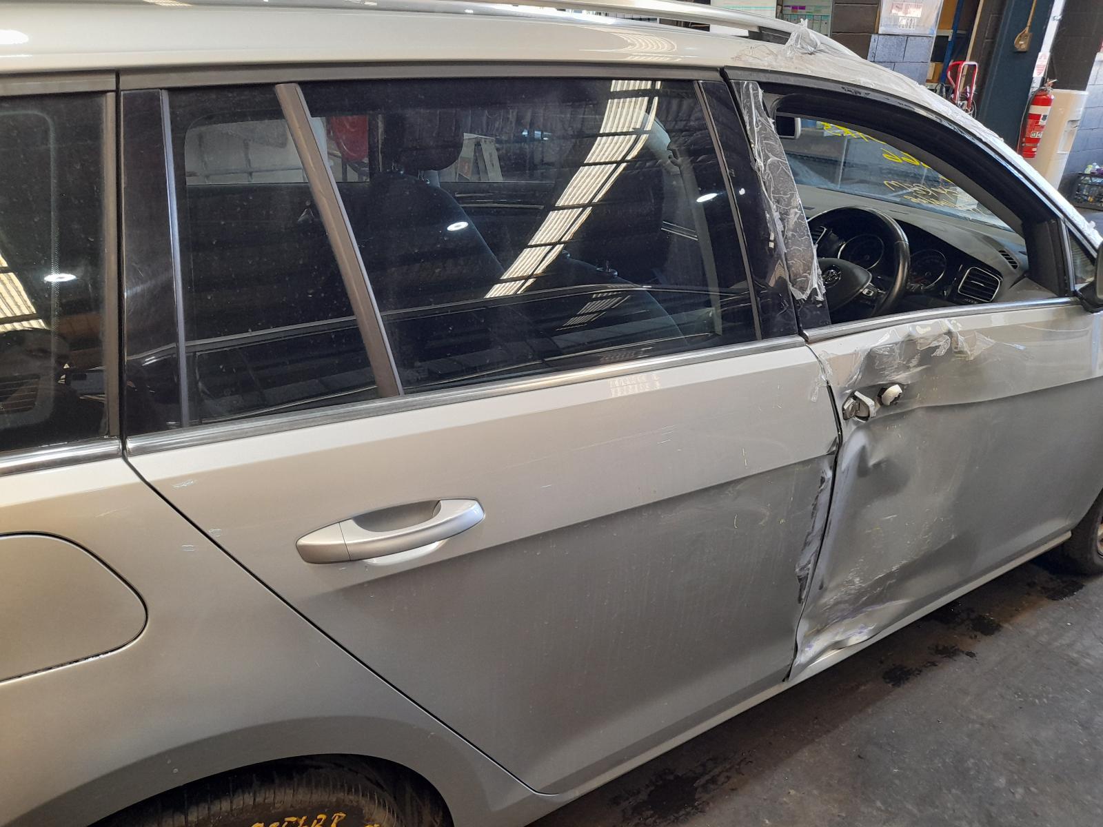 View Auto part Right Rear Wnd Reg/Motor Volkswagen Golf 2014