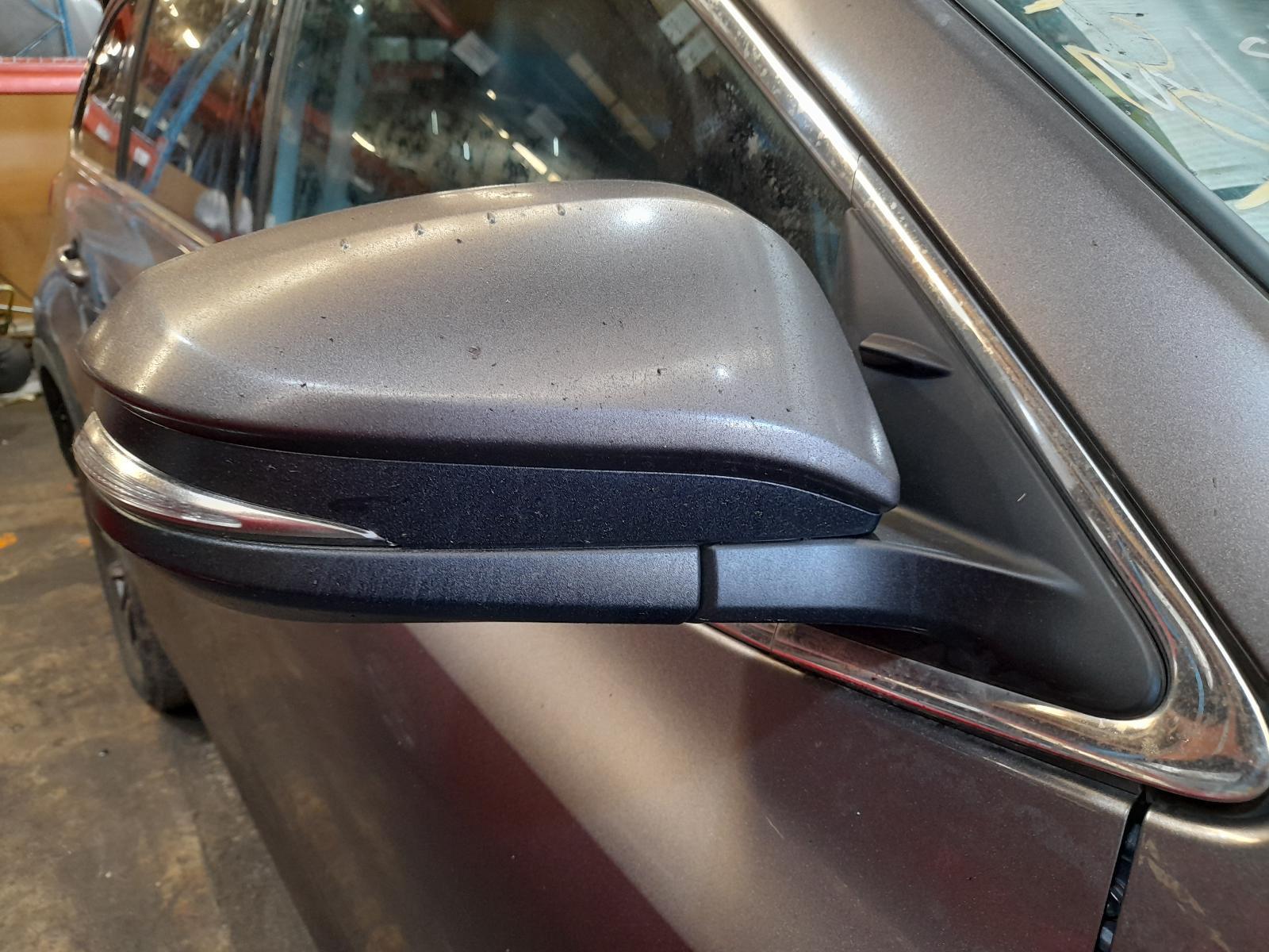 View Auto part Right Door Mirror Toyota Kluger 2017