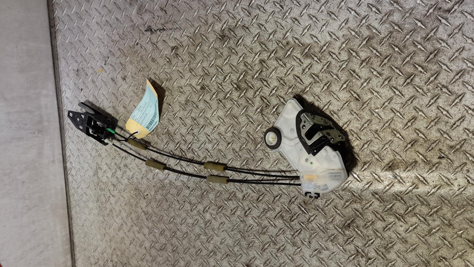 View Auto part Door/Boot/Gate Lock Toyota Kluger 2017