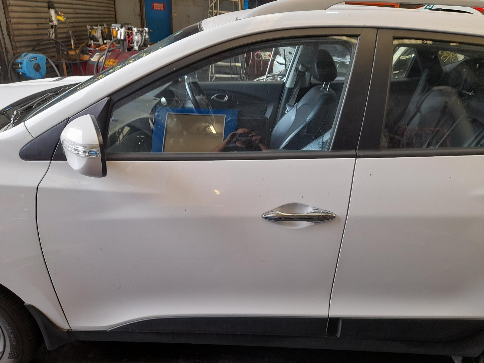 View Auto part Left Front Window Reg/Motor Hyundai Ix35 2015