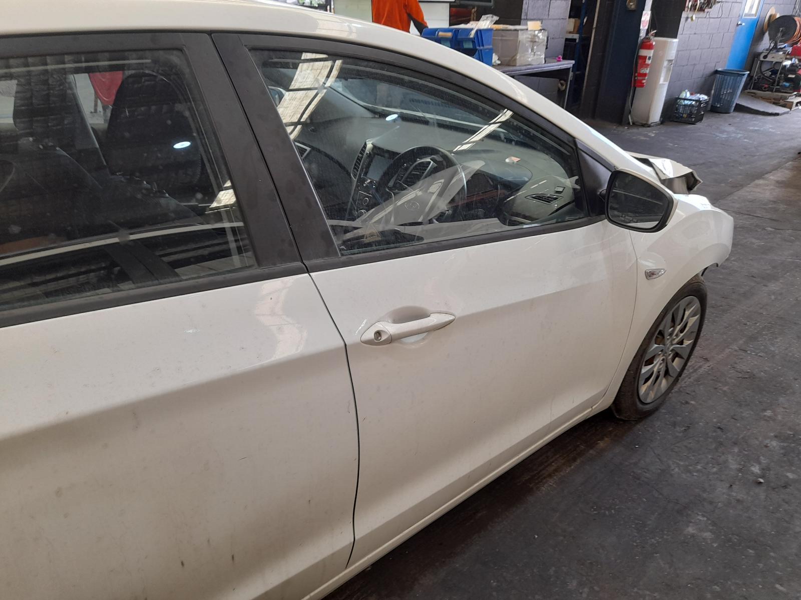 View Auto part Right Front Door Window Hyundai I30 2015