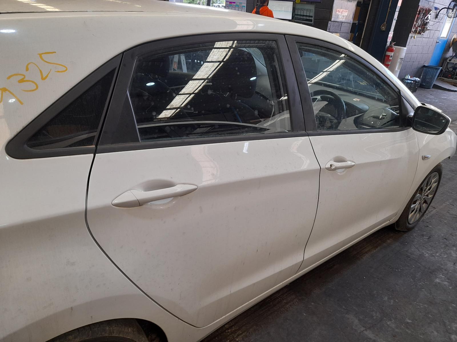 View Auto part Right Rear Door Sliding Hyundai I30 2015