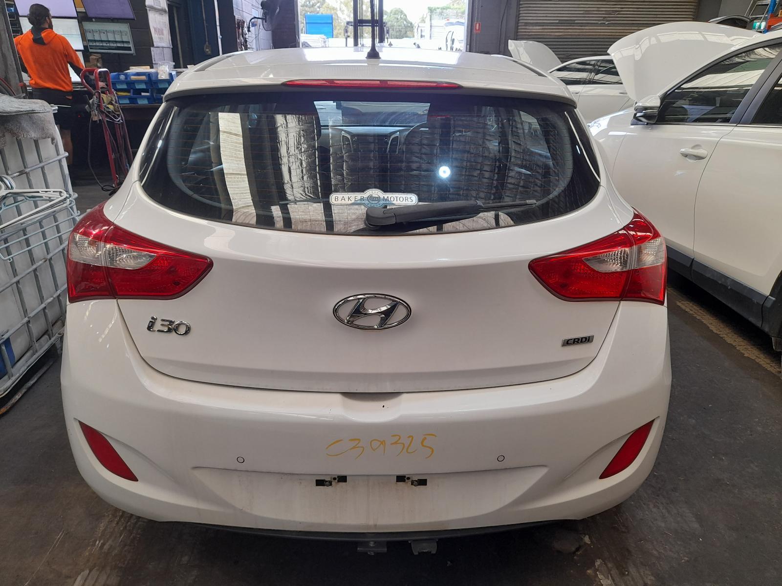 View Auto part Rear/Tailgate Glass Hyundai I30 2015