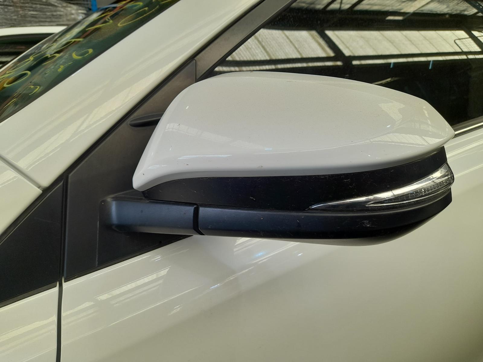 View Auto part Left Door Mirror Toyota Rav4 2018
