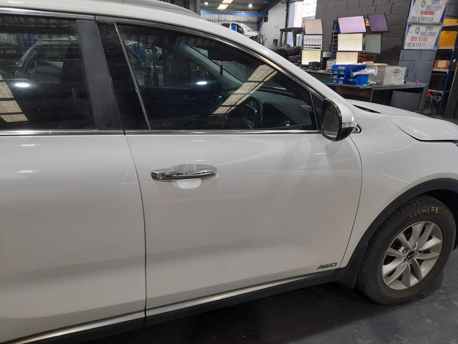 View Auto part Right Front Door Kia Sorento 2015