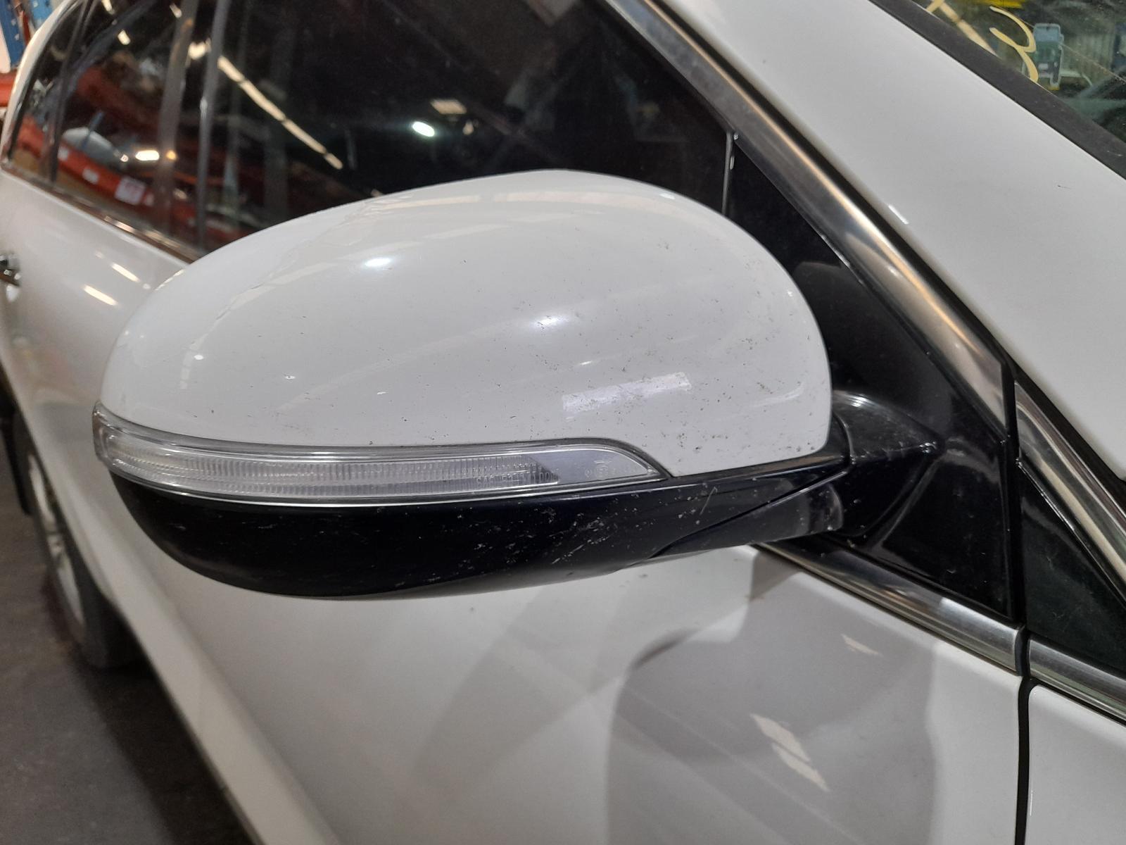 View Auto part Right Door Mirror Kia Sorento 2015