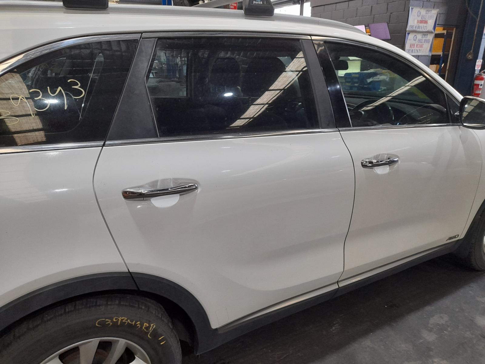 View Auto part Right Rear Door Sliding Kia Sorento 2015