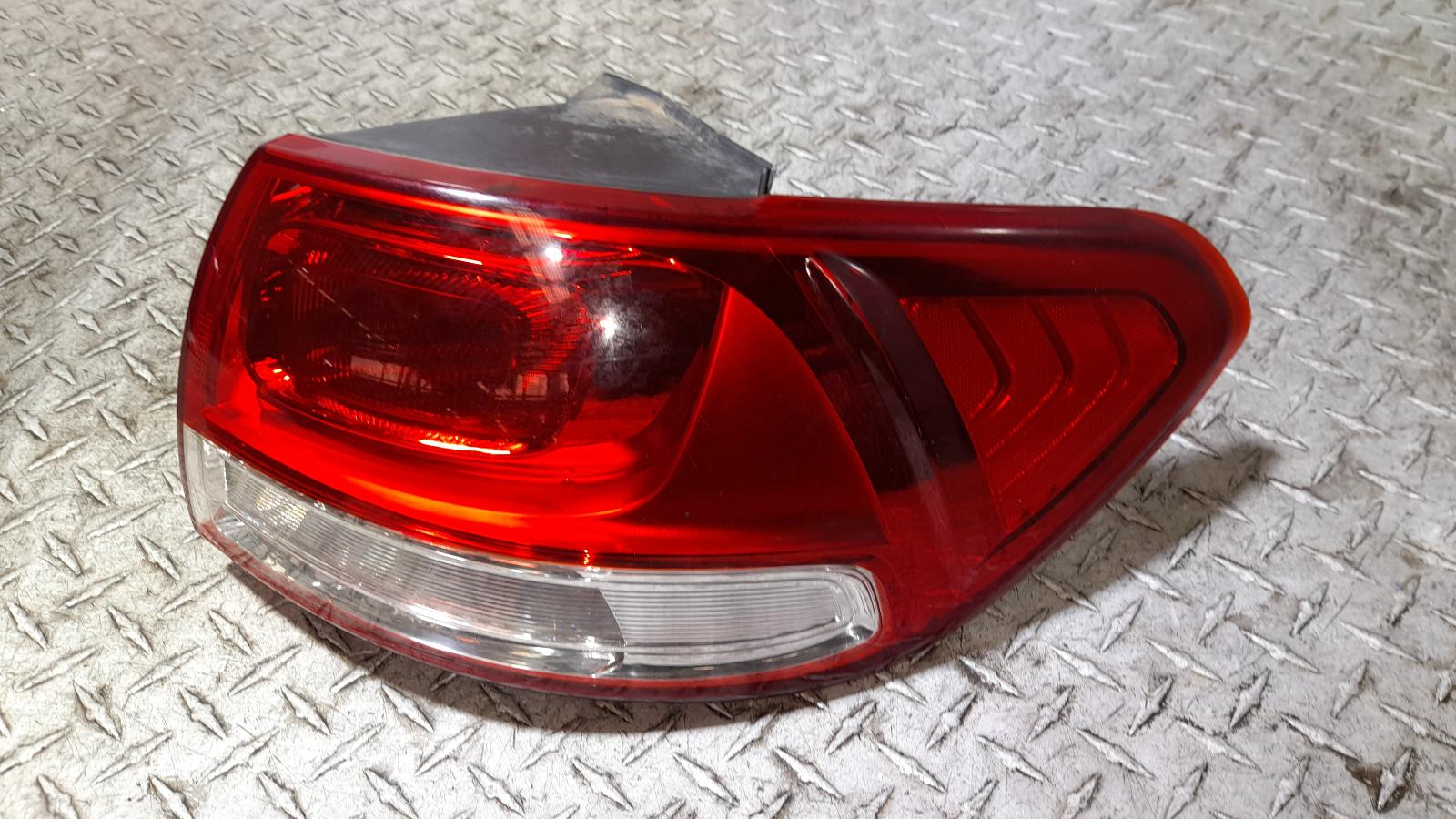 View Auto part Right Taillight Kia Sorento 2015