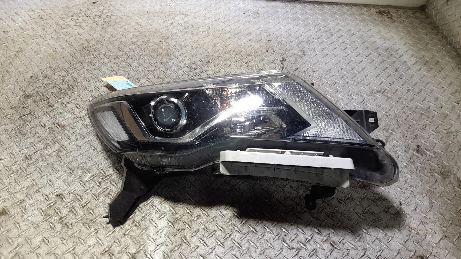 View Auto part Left Headlamp Nissan Pathfinder 2017
