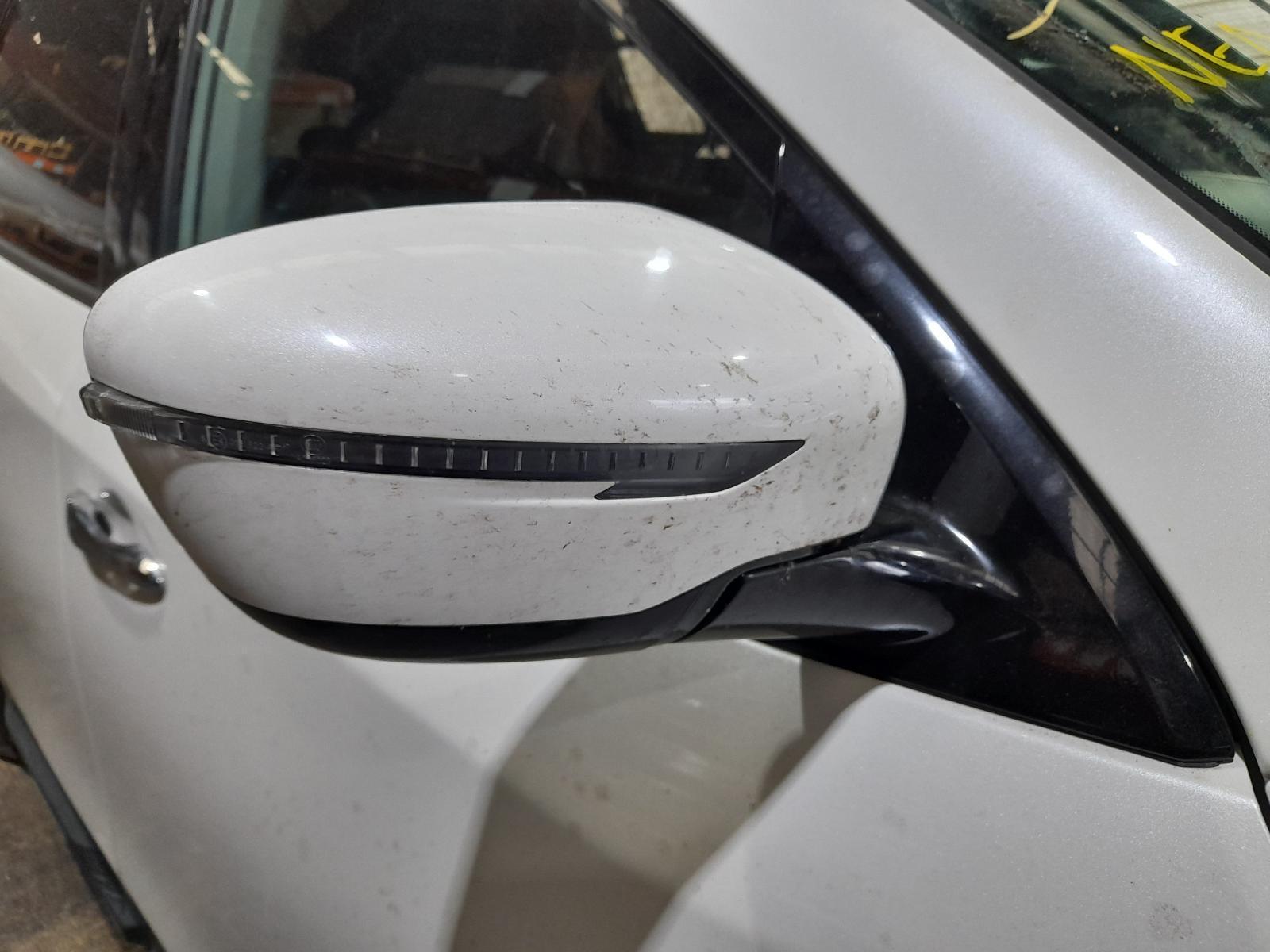 View Auto part Right Door Mirror Nissan Pathfinder 2017