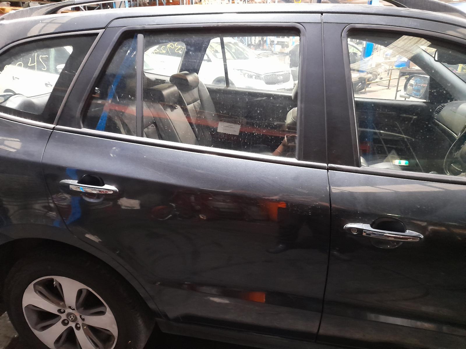 View Auto part Right Rear Door Sliding Hyundai Santa Fe 2011