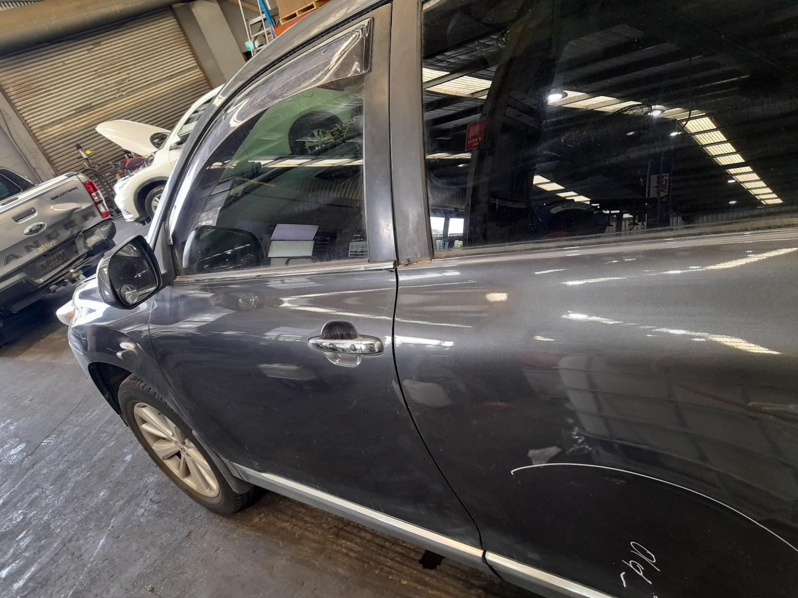View Auto part Left Front Door Window Toyota Kluger 2011
