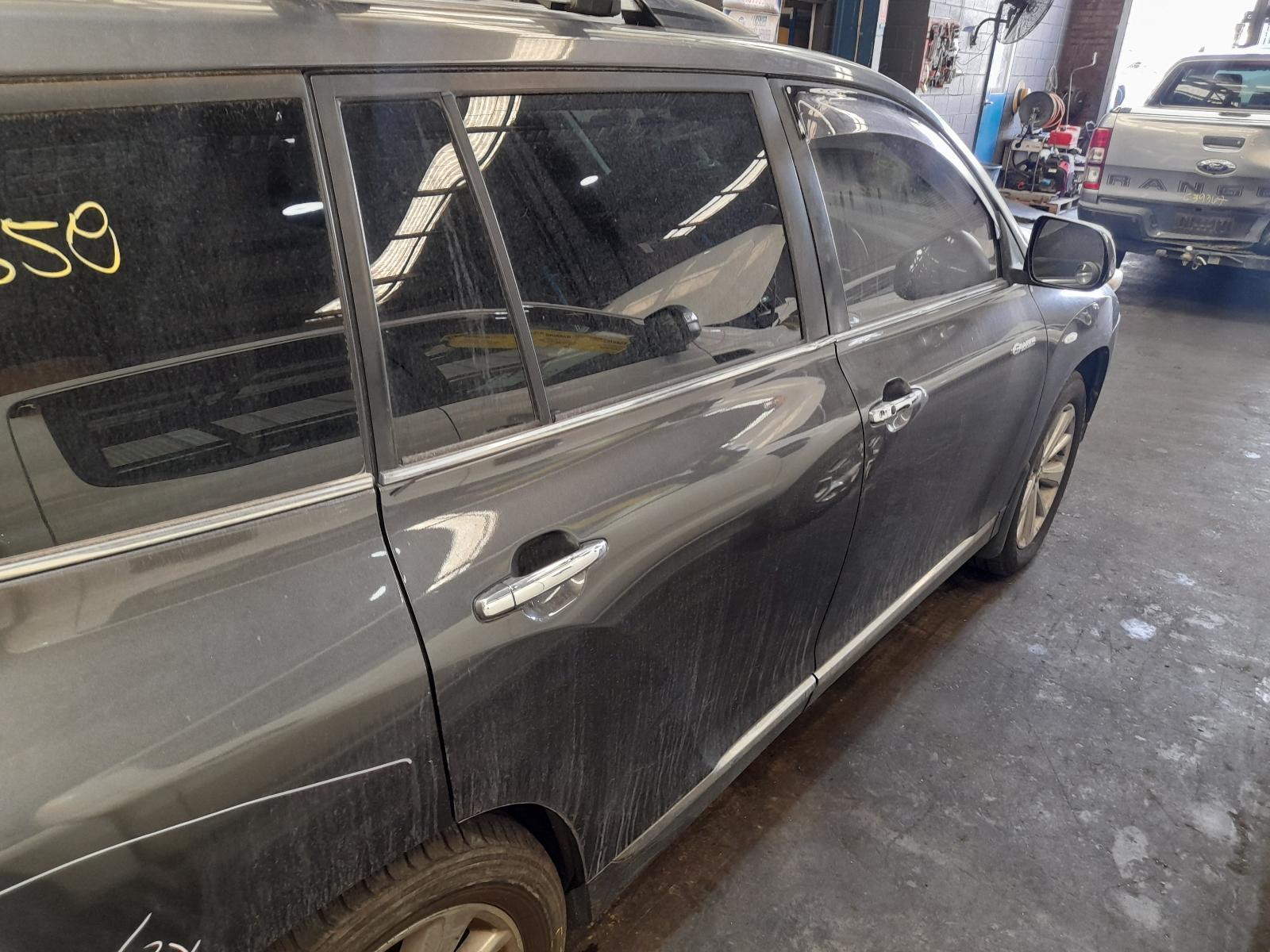 View Auto part Right Rear Door Window Toyota Kluger 2011