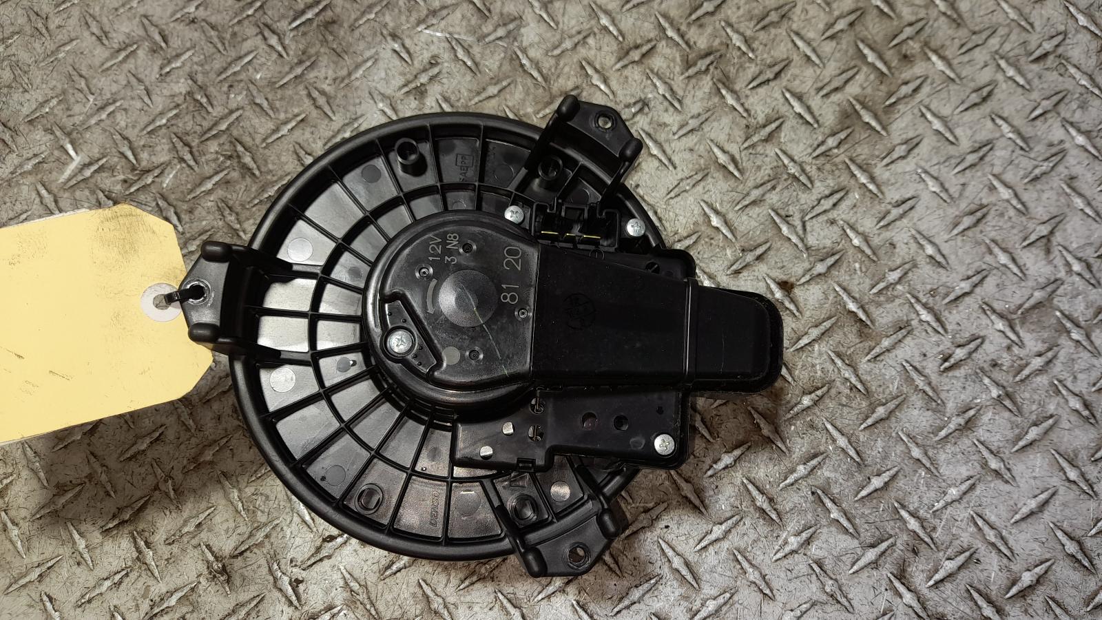 View Auto part Heater Fan Motor Toyota Kluger 2011