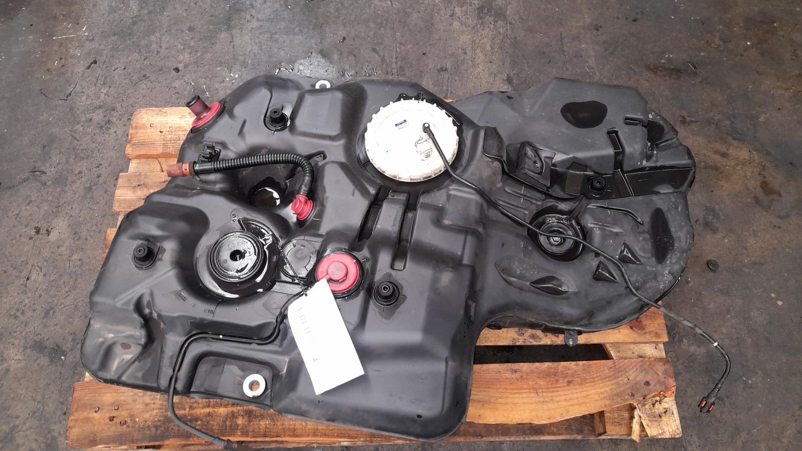 View Auto part Fuel Tank Toyota Kluger 2011