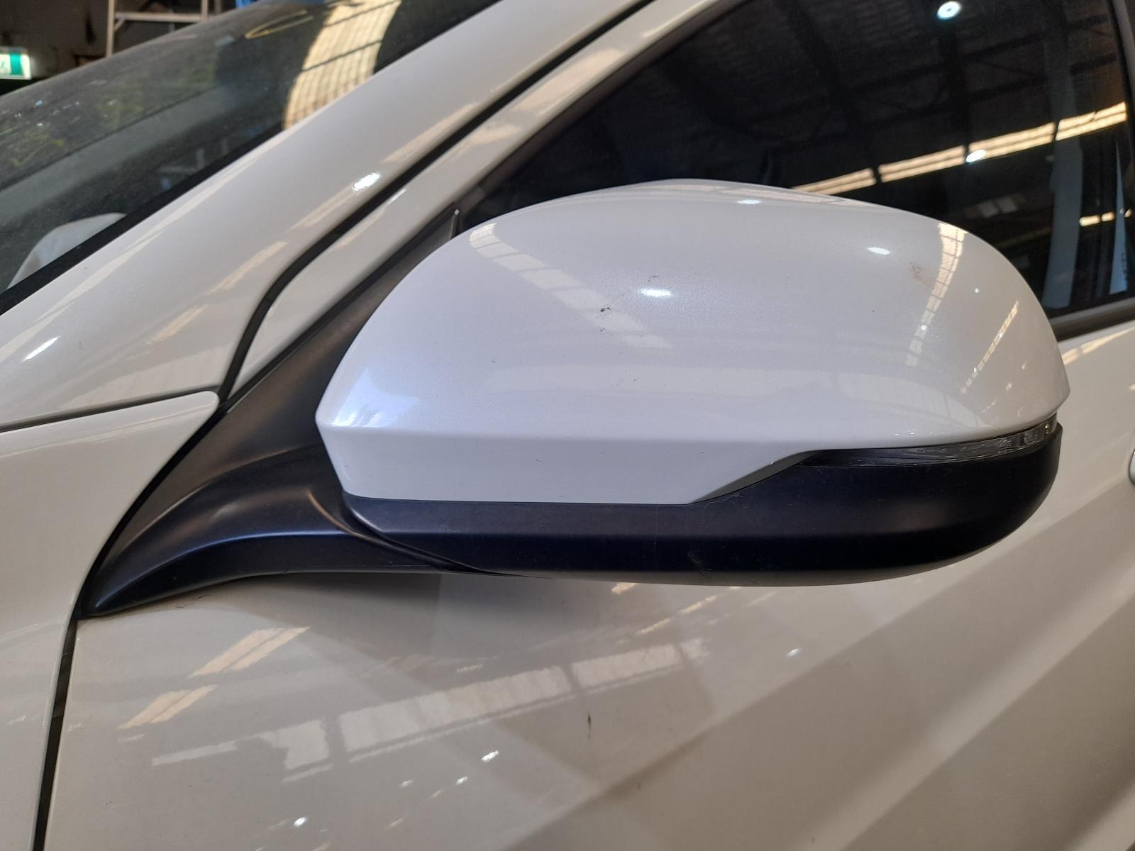 View Auto part Left Door Mirror Honda Hrv 2019