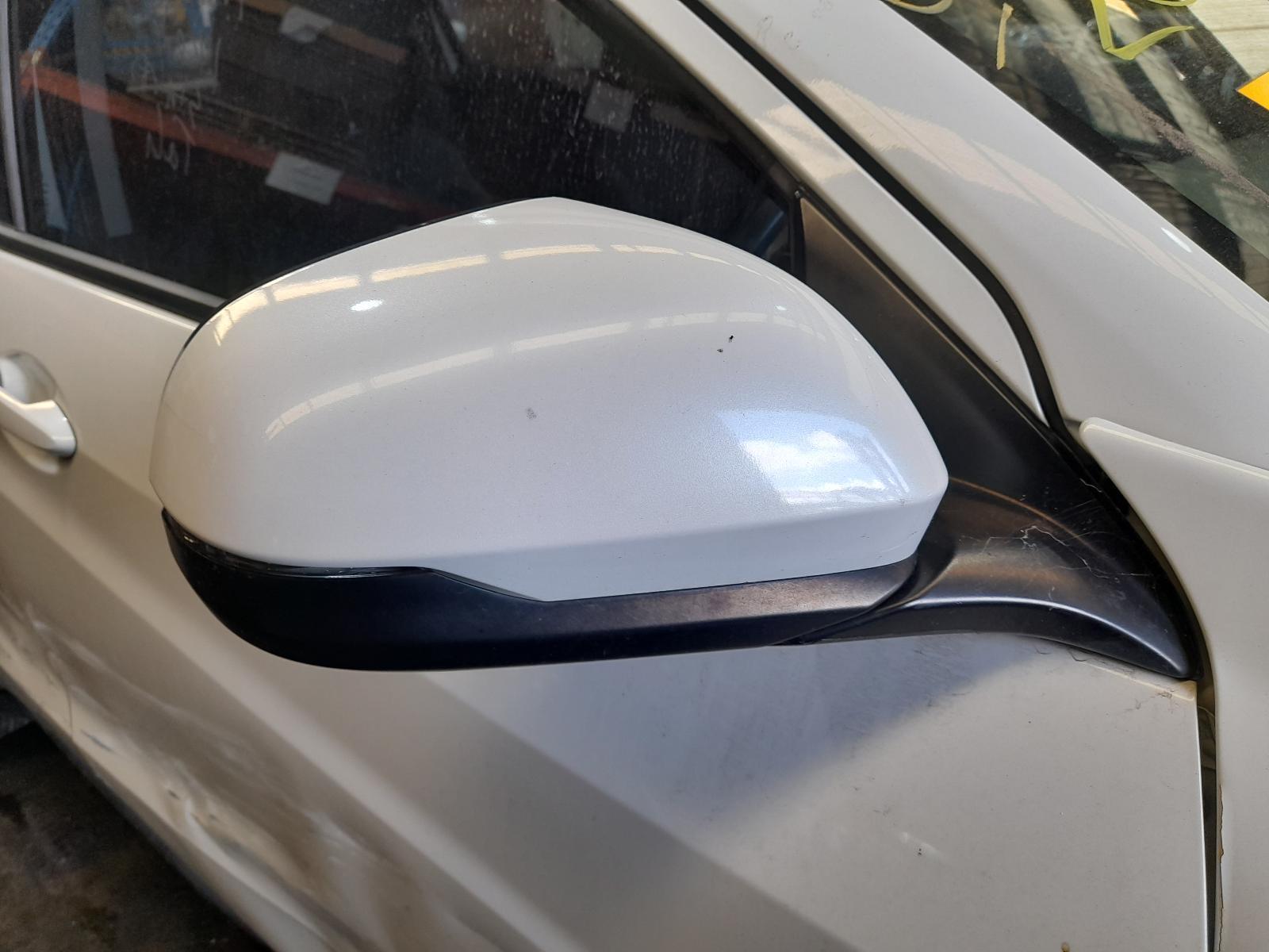 View Auto part Right Door Mirror Honda Hrv 2019