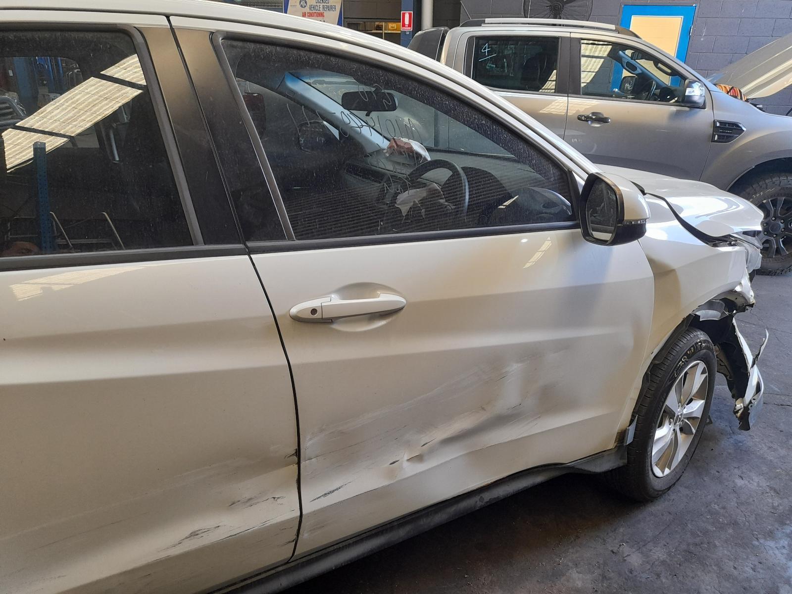 View Auto part Right Front Door Window Honda Hrv 2019