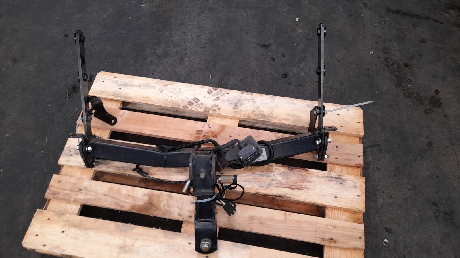 View Auto part Towbar Subaru Outback 2016
