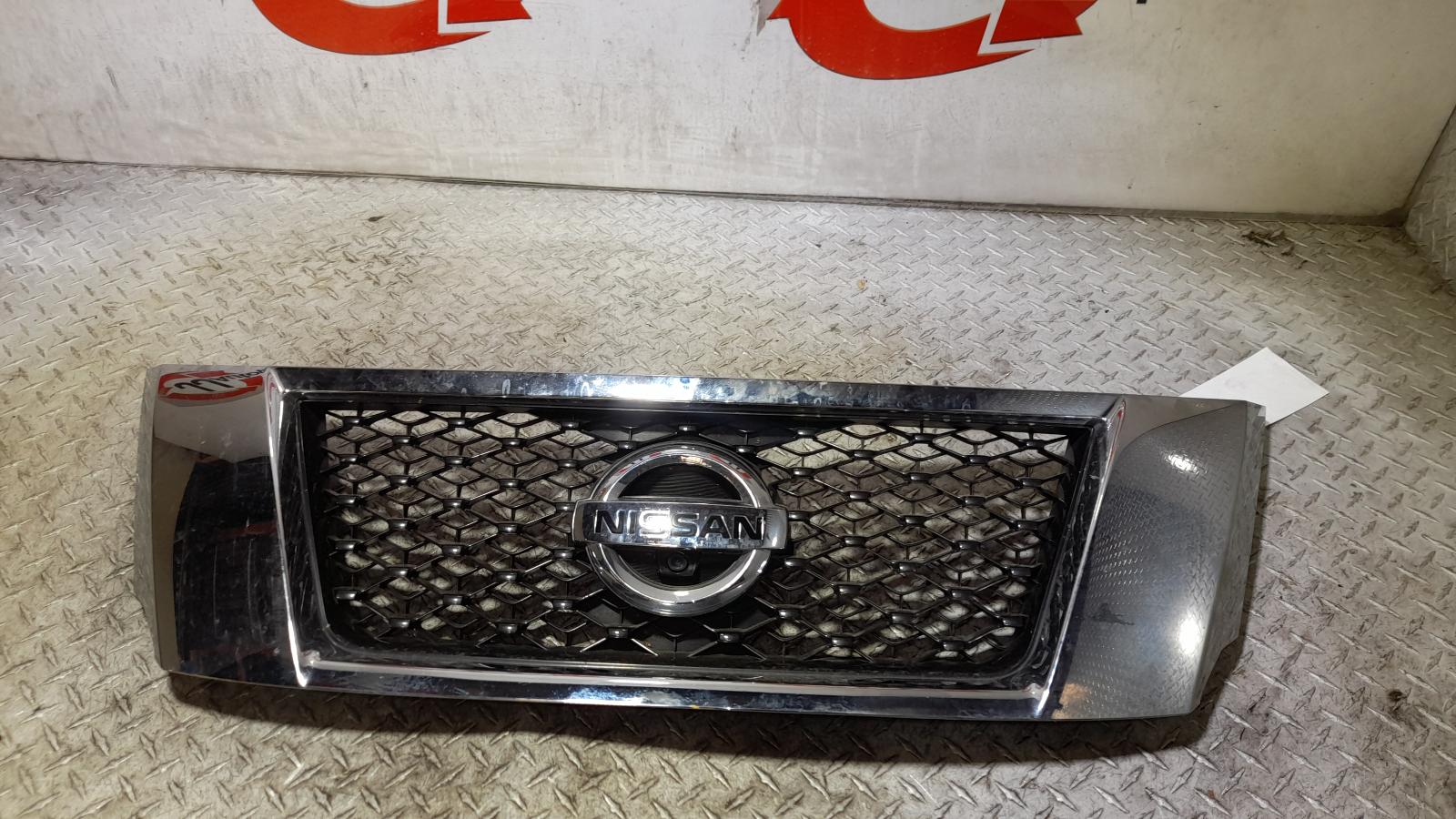 View Auto part Grille Nissan Pathfinder 2016