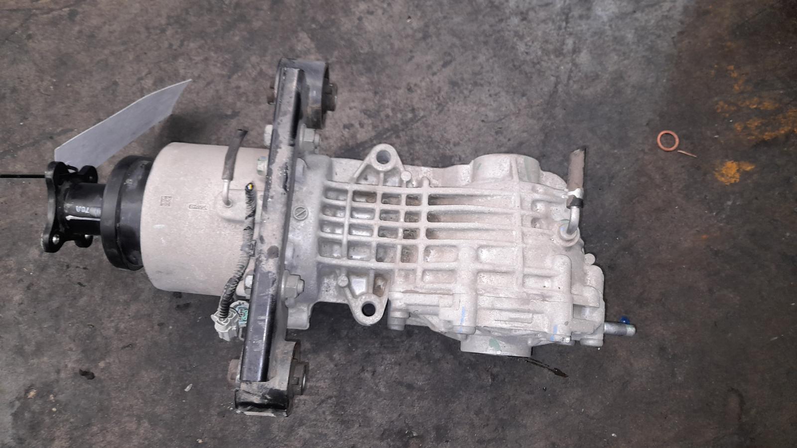 View Auto part Differential Centre Nissan Pathfinder 2016