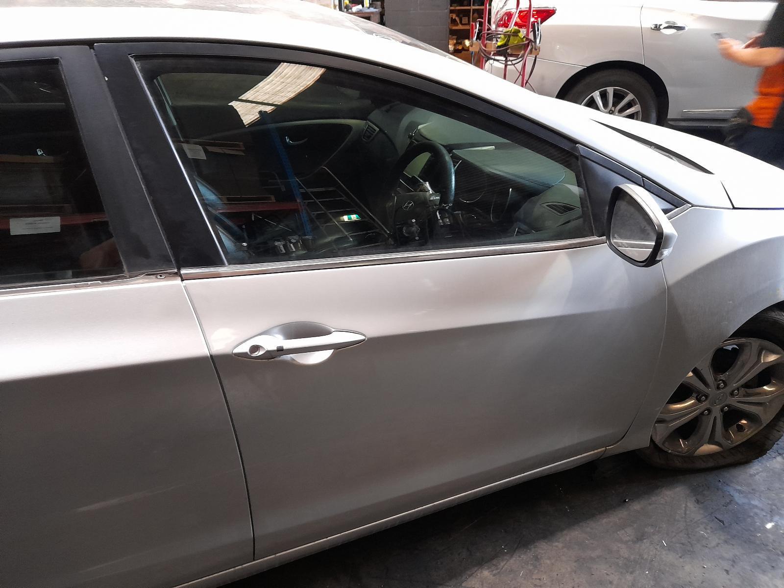 View Auto part Right Front Door Window Hyundai I30 2014