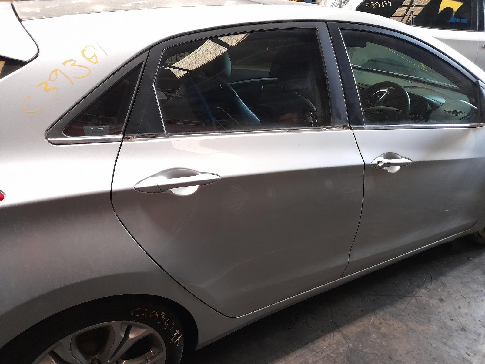 View Auto part Right Rear Door Sliding Hyundai I30 2014