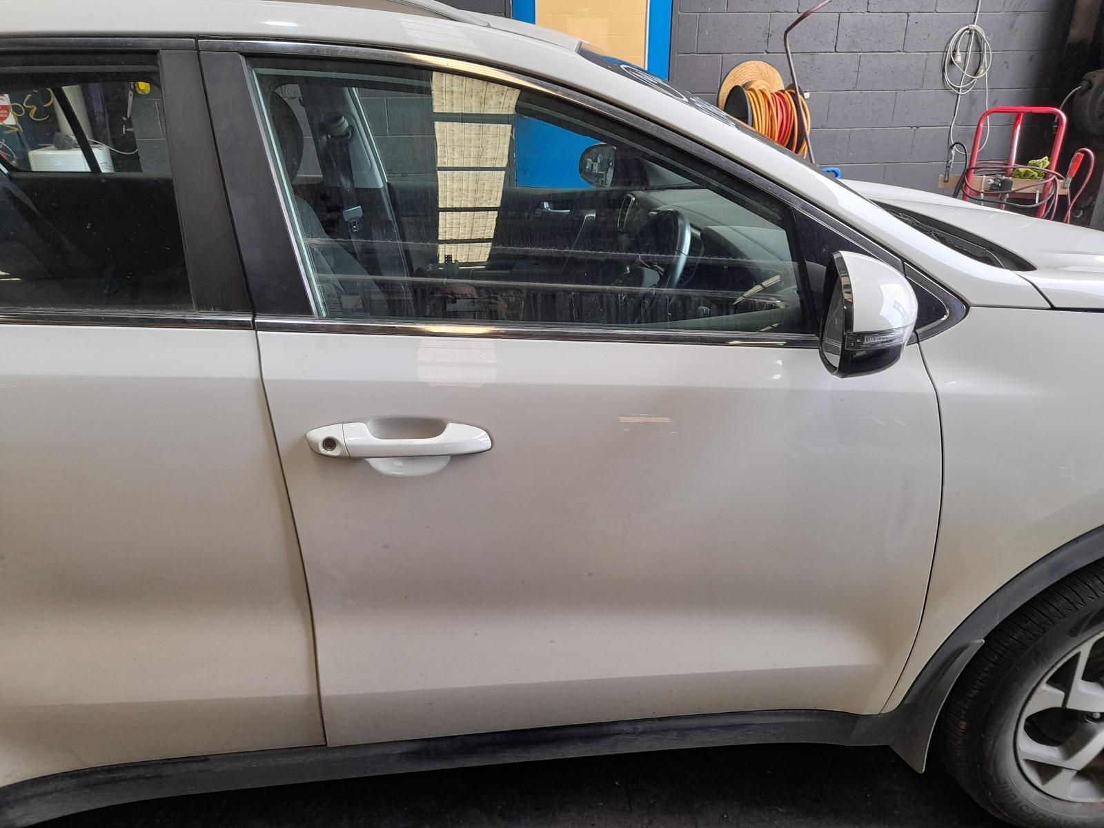 View Auto part Right Front Door Kia Sportage 2018
