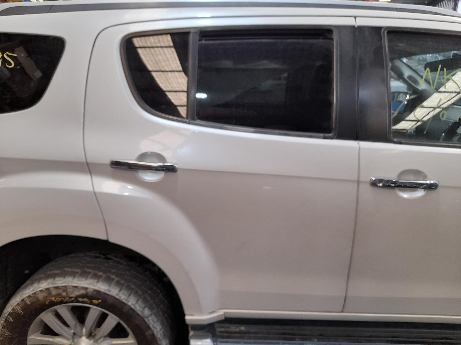 View Auto part Right Rear Door Sliding Isuzu Mu-x 2018